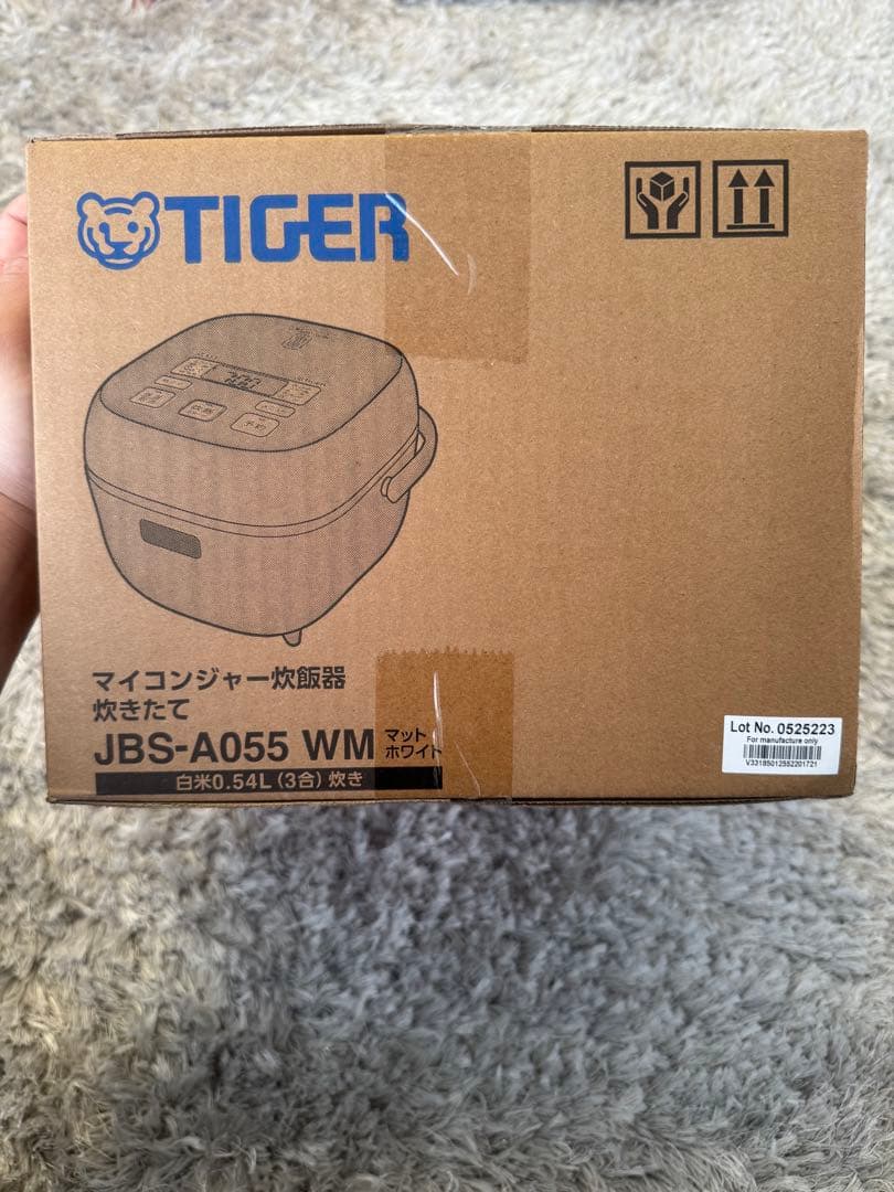 タイガー　マイコンジャー炊飯器　JBS-A055WM 3合炊き