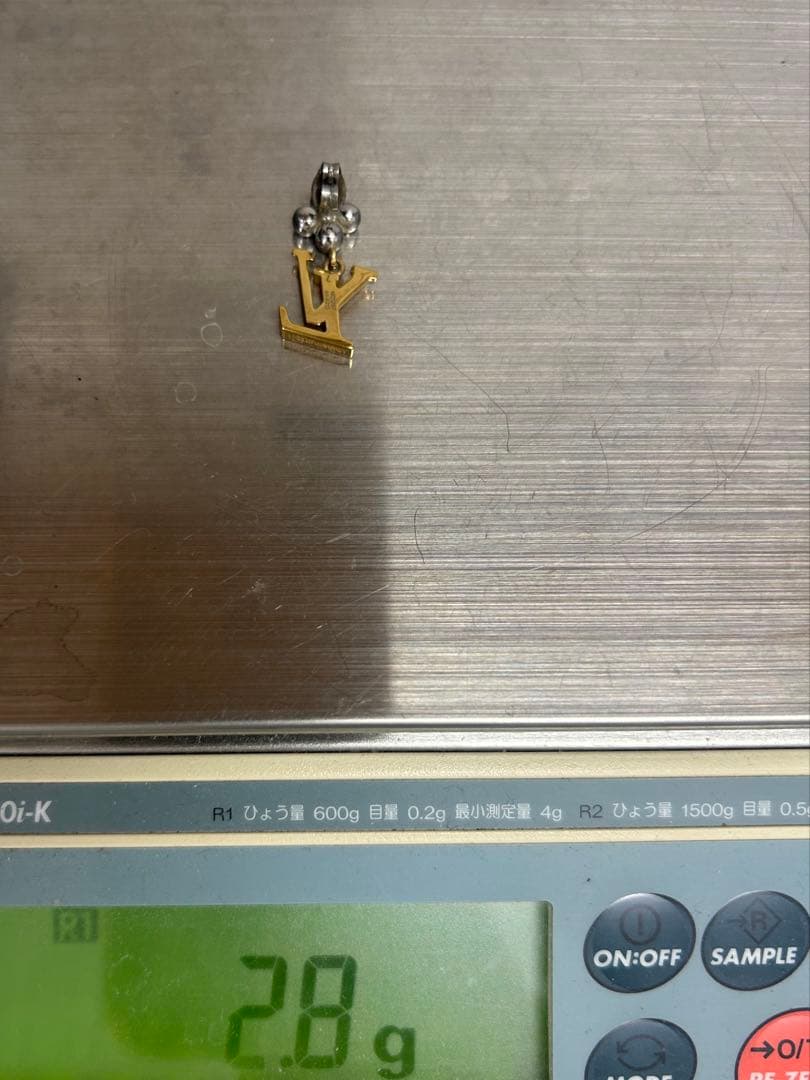 て*ず様 Louis Vuitton ロゴピアス(片耳用)