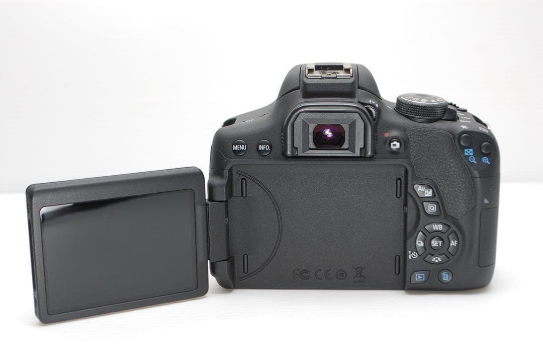 ⭐︎Canon kiss X8i ⭐︎美品 トリプルレンズ 連写&シャッタ速度