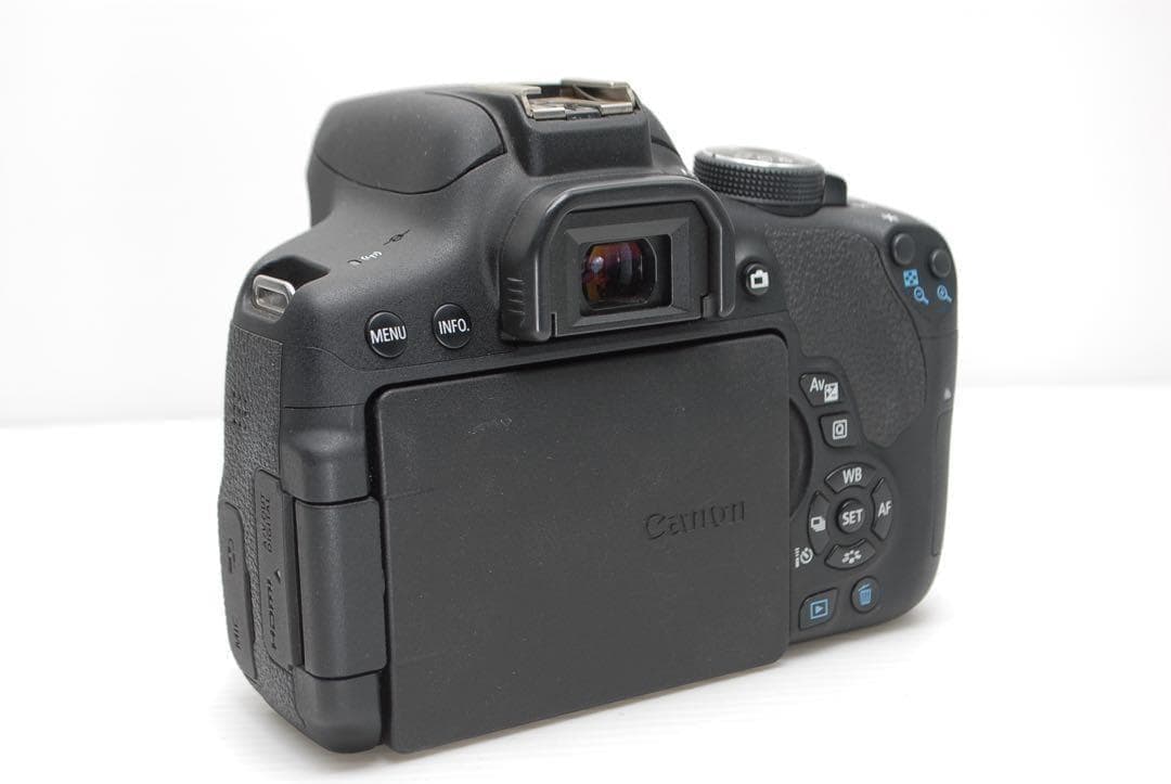 ⭐︎Canon kiss X8i ⭐︎美品 トリプルレンズ 連写&シャッタ速度