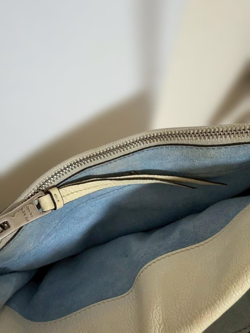 PRADA エティケットバッグ ショルダーバッグ 斜め掛け アイボリー