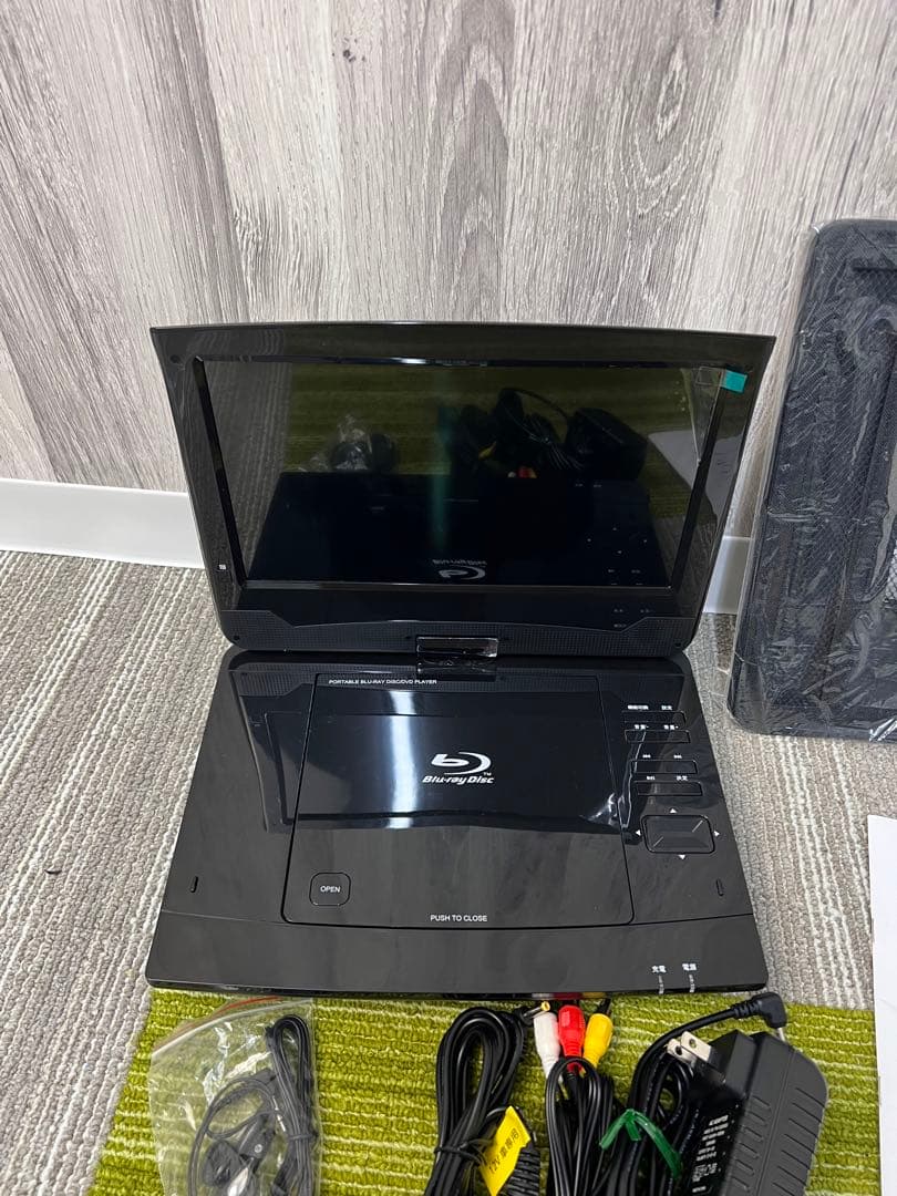 美品　レボリューション 10インチ　子供　ブルーレイDVDポータブルプレイヤー