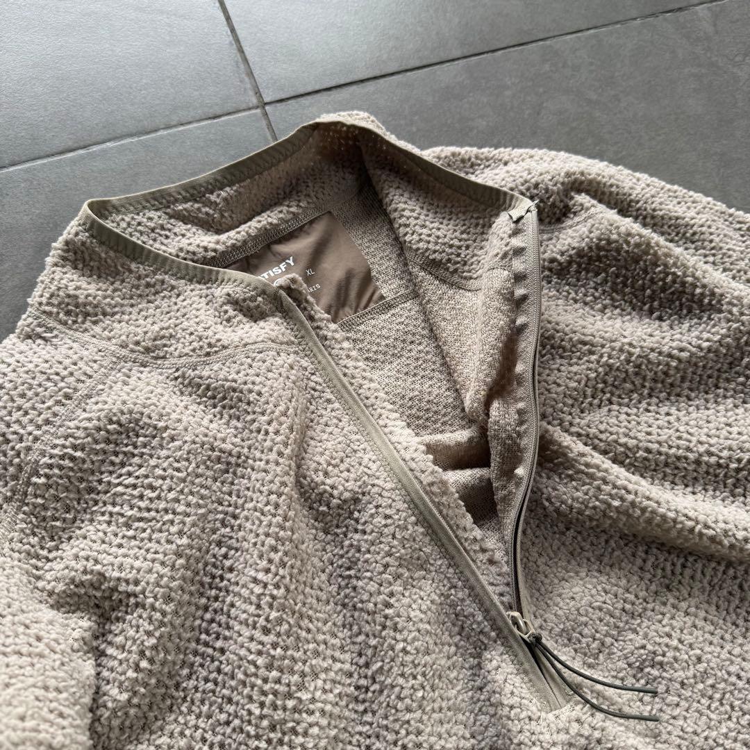 S*す様 【新品】SATISFY ベージュハーフジップ フリースセーター M