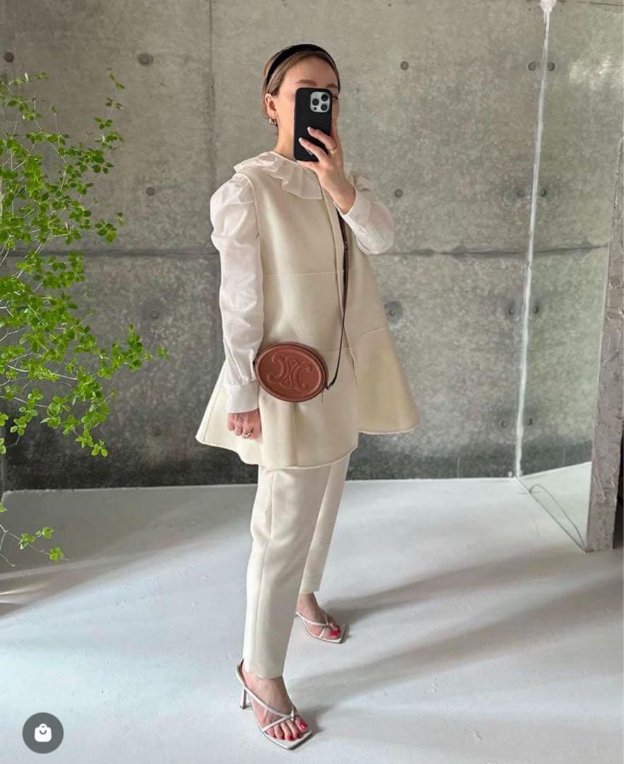 美品 st.cecilia girlishリバーウールフレアジレ　ホワイト