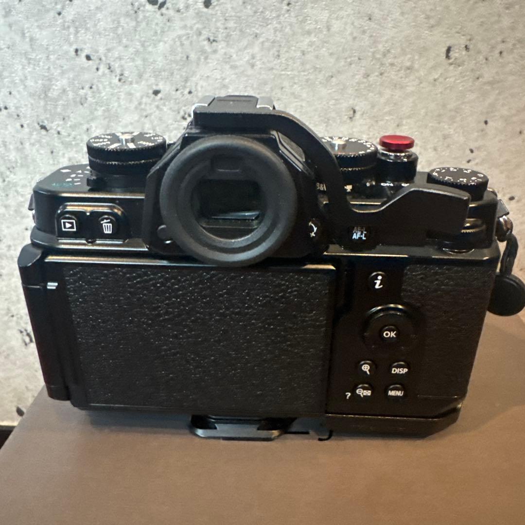 Nikon Zf ミラーレスカメラ ボディ　サムレスト　ソフトレリーズ付