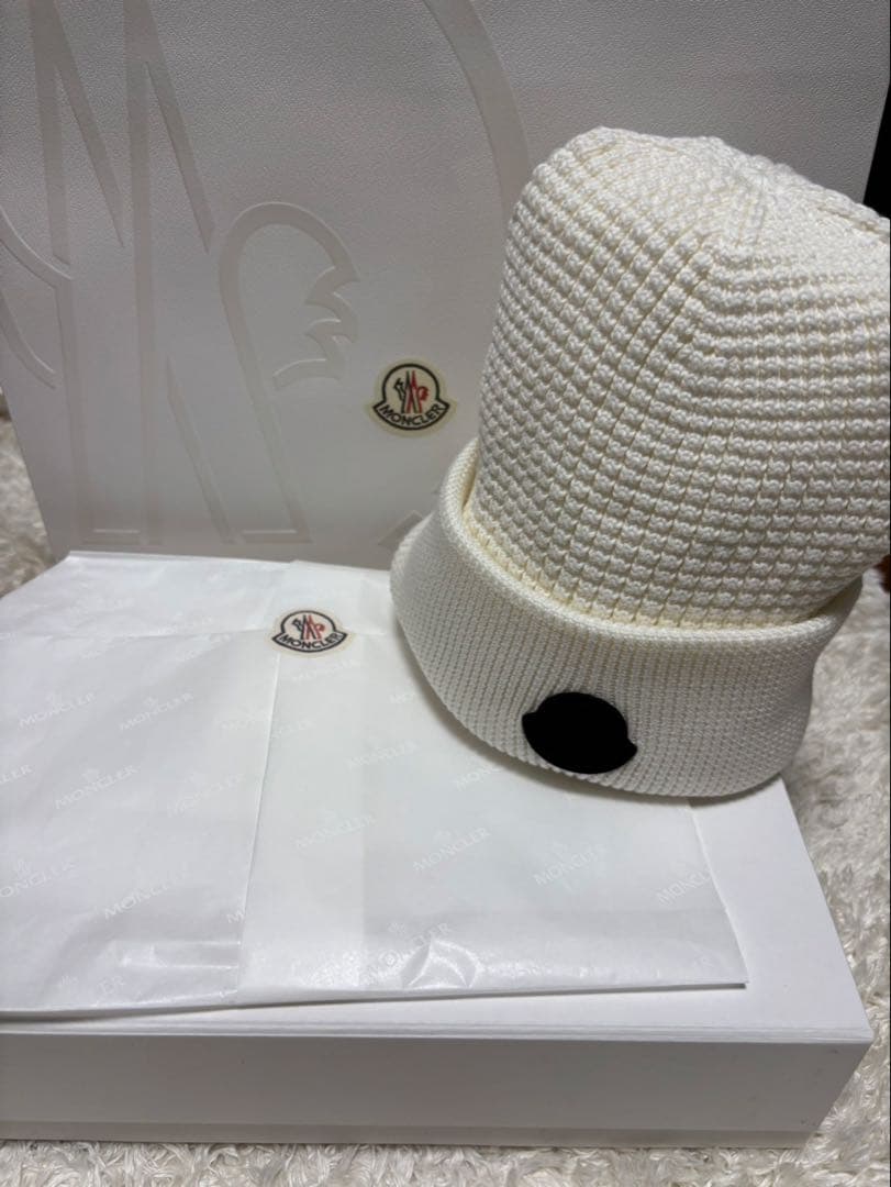 モンクレール ホワイト ニット帽