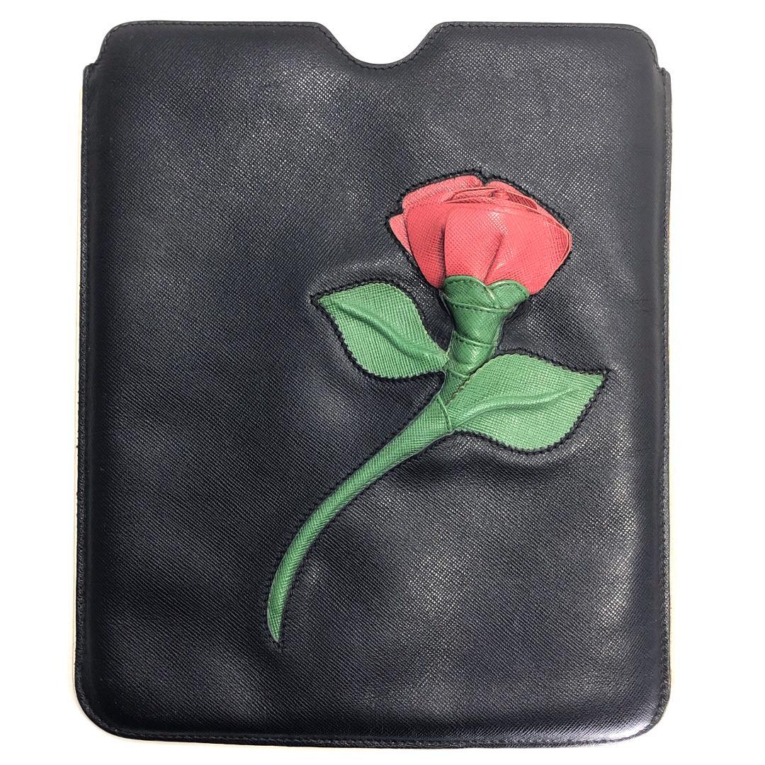 【美品・カード付き】プラダ／サフィアーノ iPadケース 2ARD64