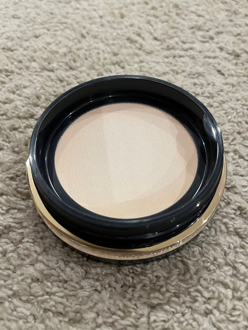 クレ・ド・ポー ボーテ　プードルトランスパラントｎ Ｍ　1 ライト