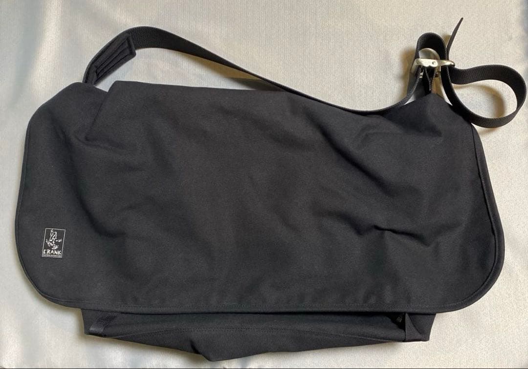 【ほぼ未使用♪2、3回使用】CRANK TOKYO メッセンジャーバッグ黒ラージ