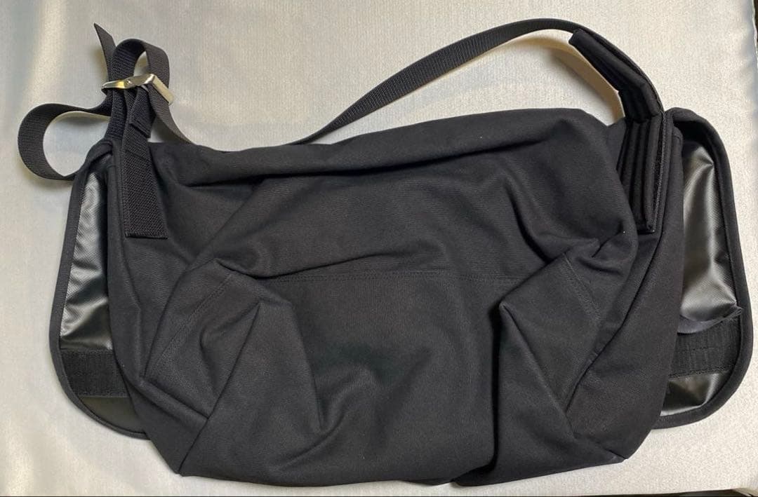 【ほぼ未使用♪2、3回使用】CRANK TOKYO メッセンジャーバッグ黒ラージ