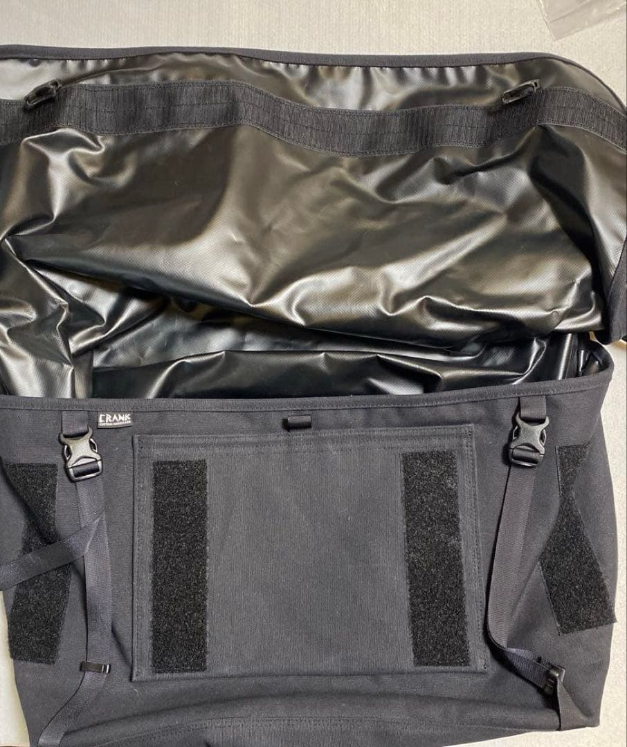 【ほぼ未使用♪2、3回使用】CRANK TOKYO メッセンジャーバッグ黒ラージ