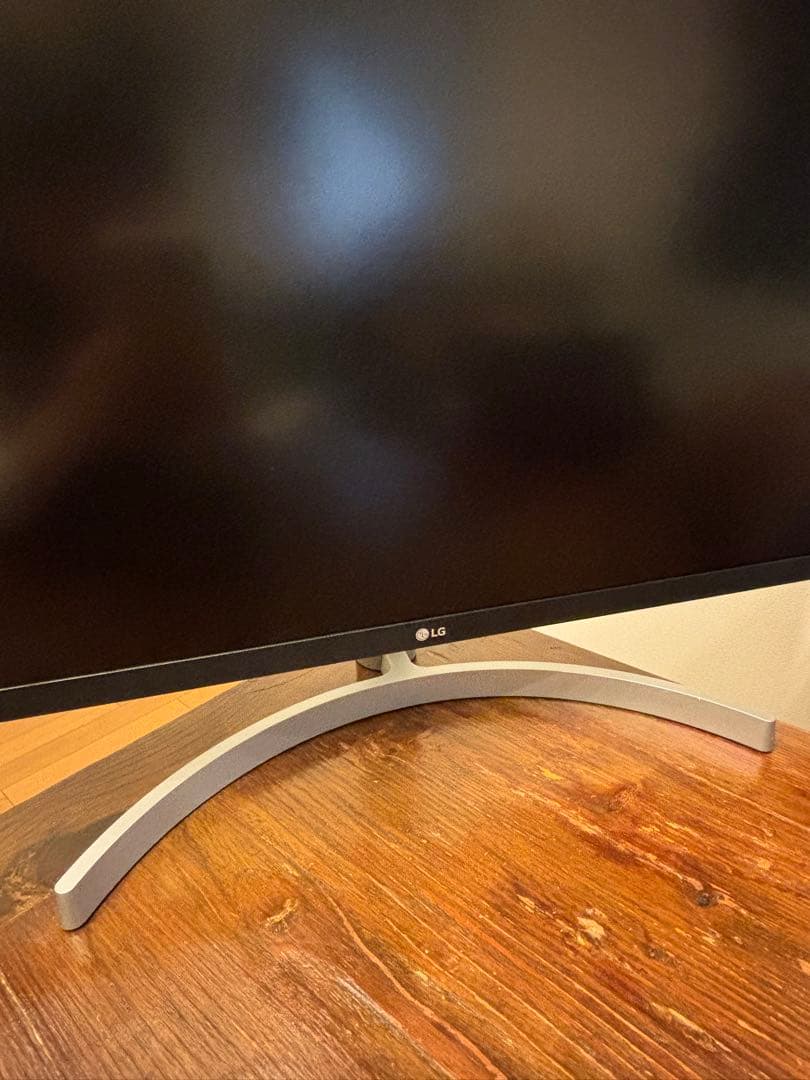 LG 32UN500-W 31.5インチ 4Kモニター（美品・VESA使用のみ）