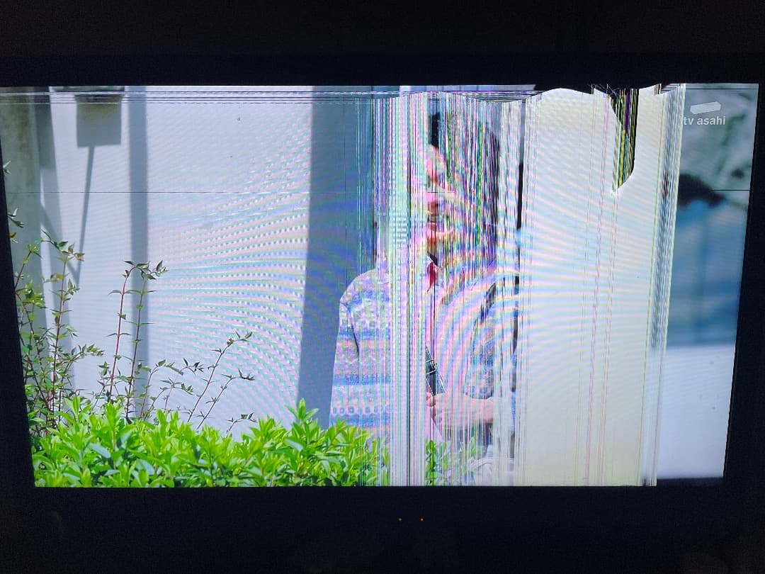 液晶テレビ　縦線