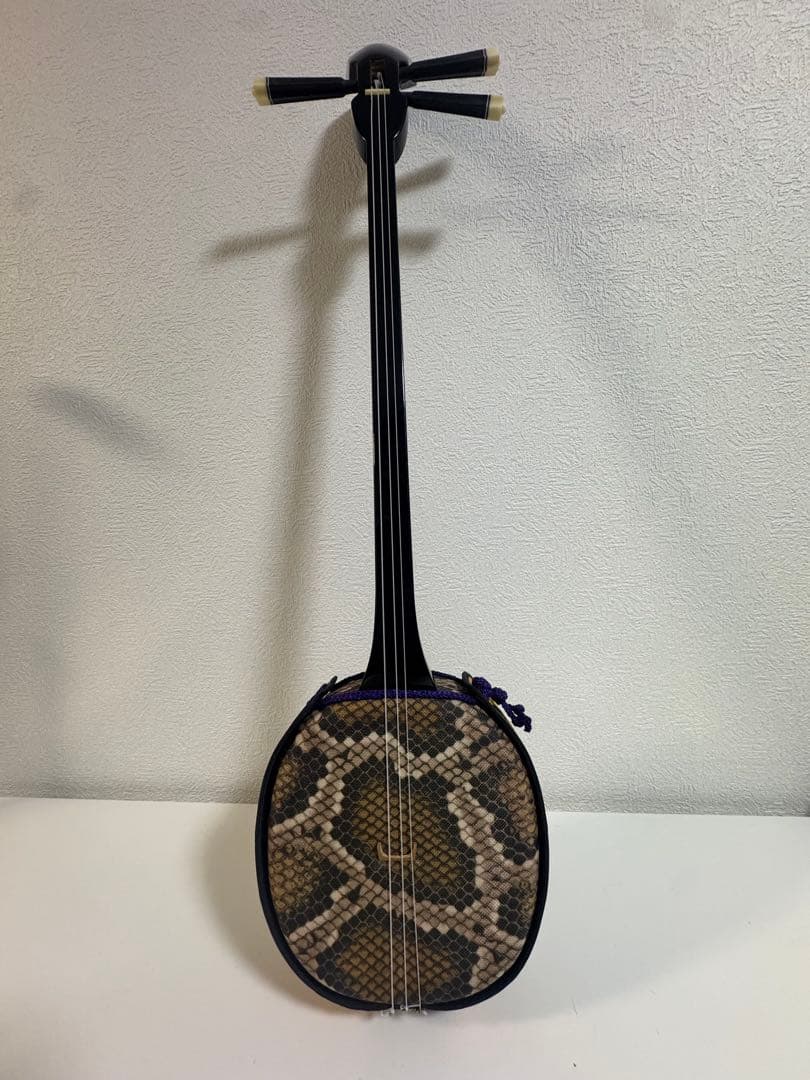 三線本体 蛇皮仕ケース付き