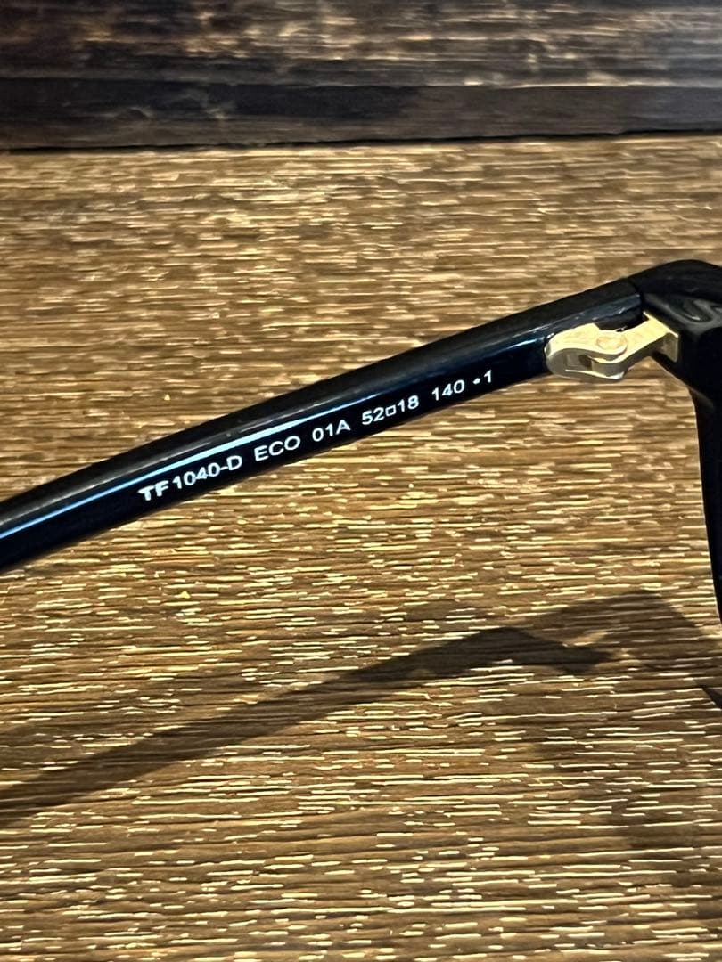 TOM FORD サングラス FT1040-D ウェリントン型