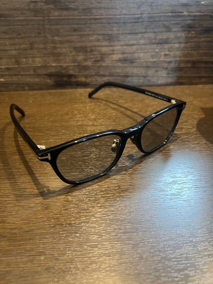 TOM FORD サングラス FT1040-D ウェリントン型