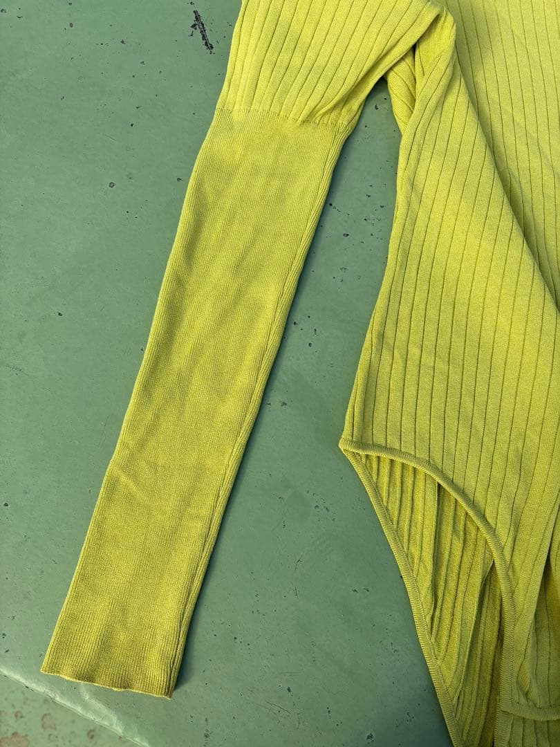 リブ編み ライムグリーン タートルネック ボディスーツ　FUMIKAUCHIDA