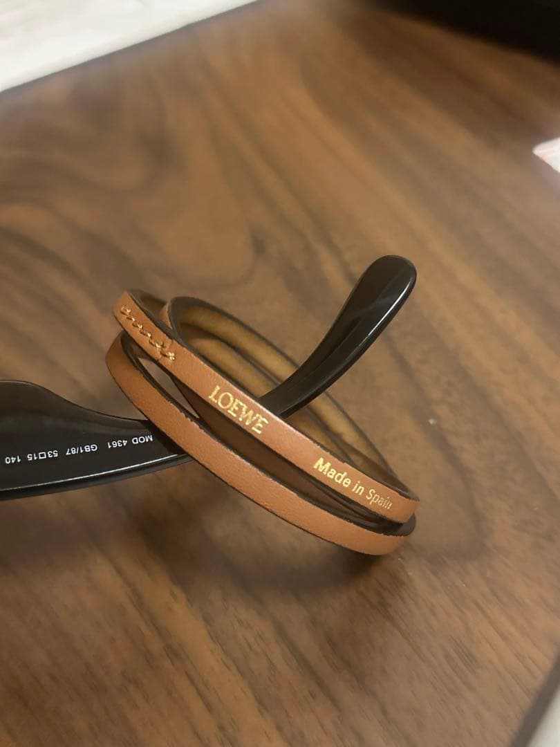 LOEWE バングル レザーブレスレット (ブラウンのみ)