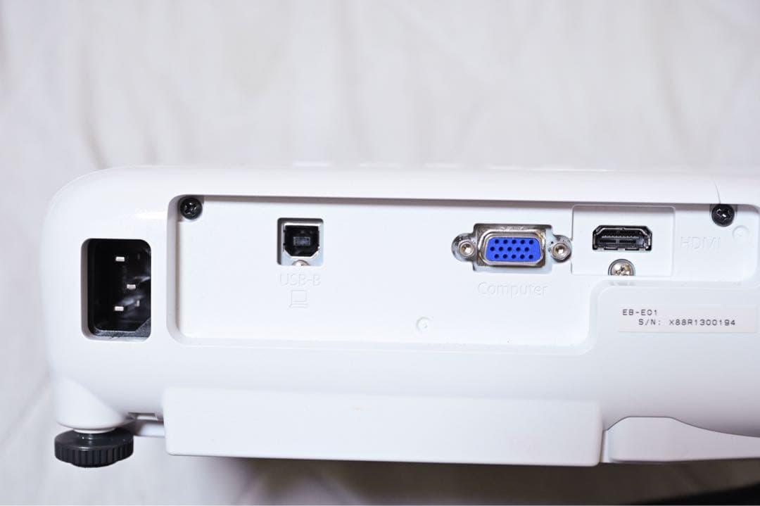 値下げしました【美品】EPSON プロジェクター本体 EB-E01 H971D