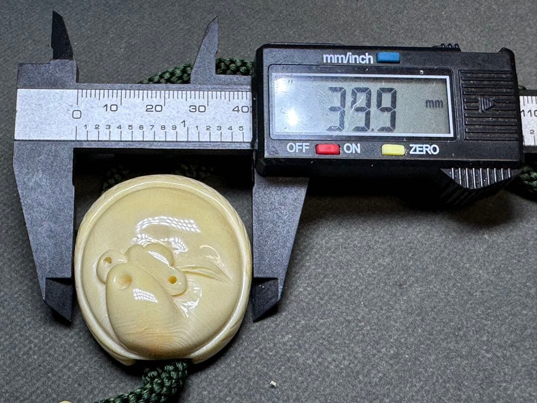 抹香鯨歯　マッコウクジラループタイ　ひょっとこ　アンティーク　和彫　骨董　飾り物