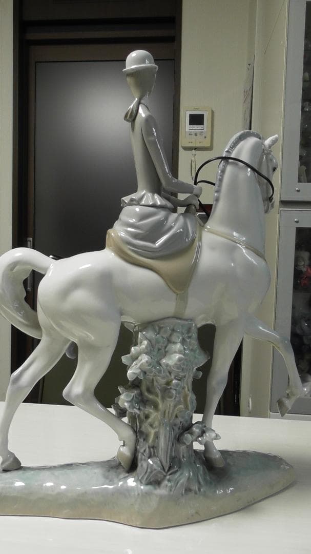 ヨシカネ　LLADRO　リヤドロ　【白い馬の少女】１４　リアドロ　L486