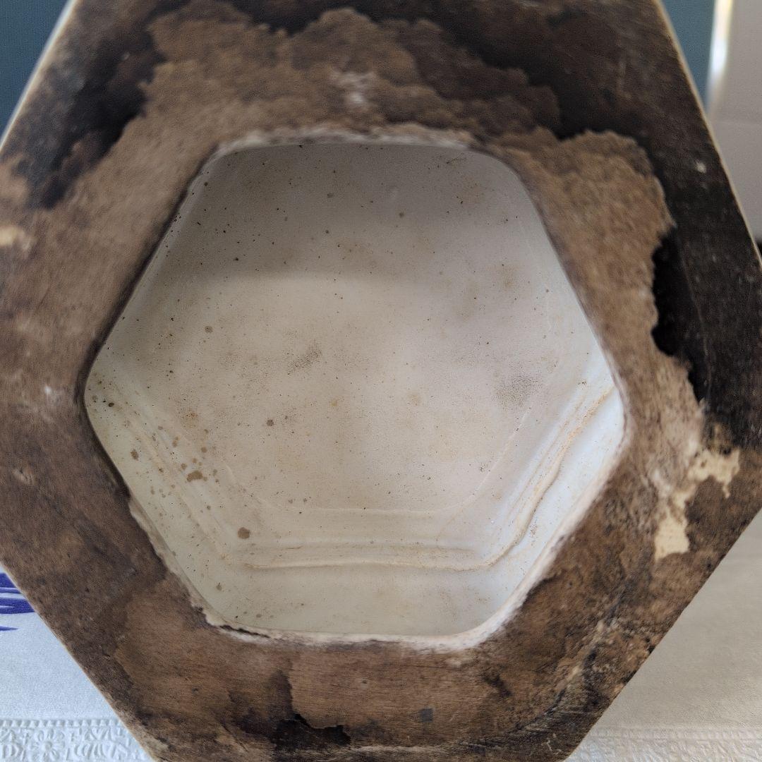 八角形の陶磁器花瓶