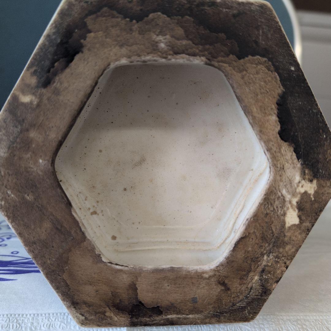 八角形の陶磁器花瓶