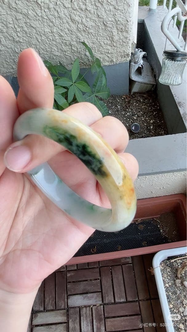 本翡翠　日本鑑別書付き個性的、レア色合いバングル