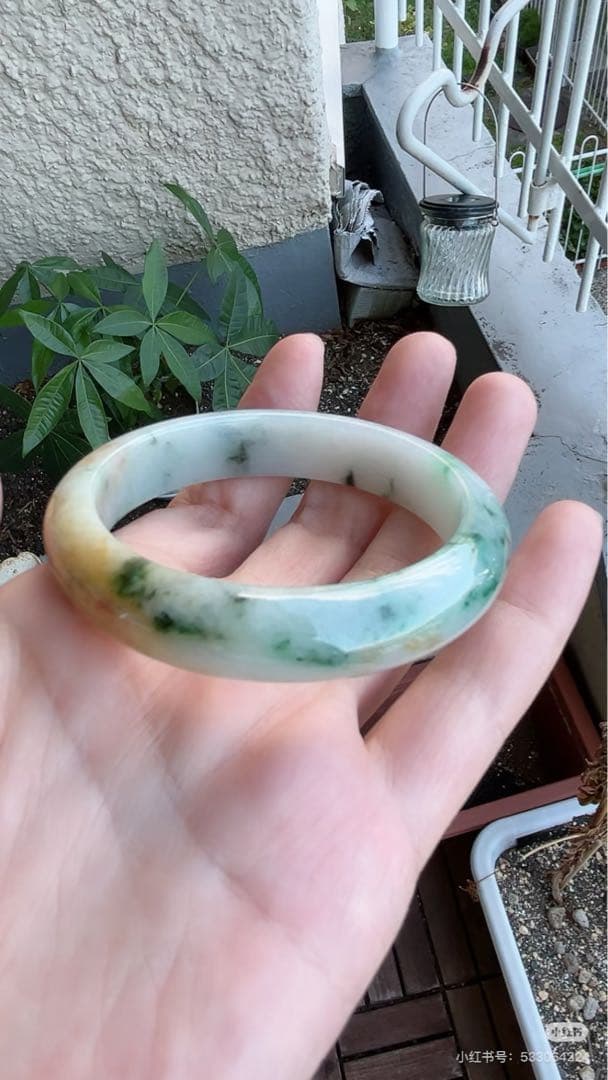 本翡翠　日本鑑別書付き個性的、レア色合いバングル