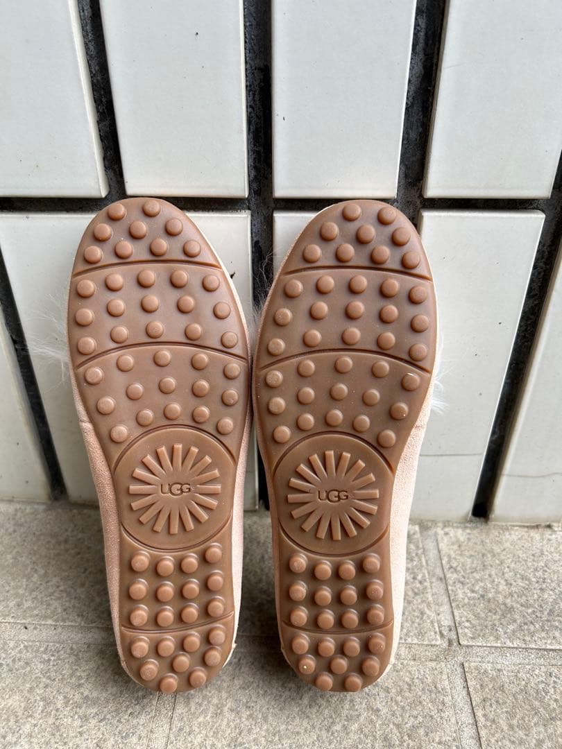 リロ　UGG モカシン