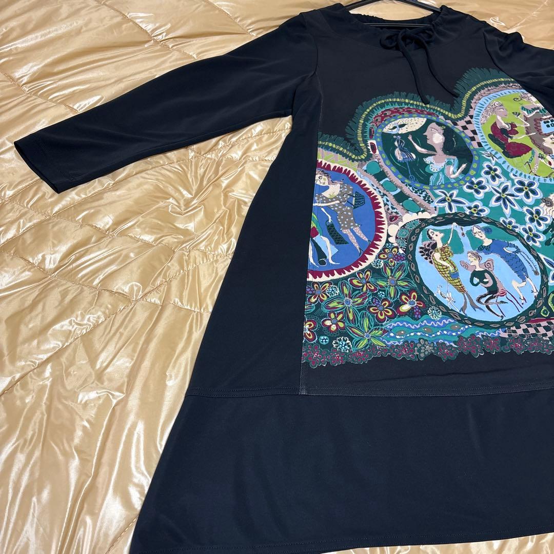 【未使用に近い】✨トクコプルミエヴォル✨黒地に前中央メルヘン柄長袖チュニック！