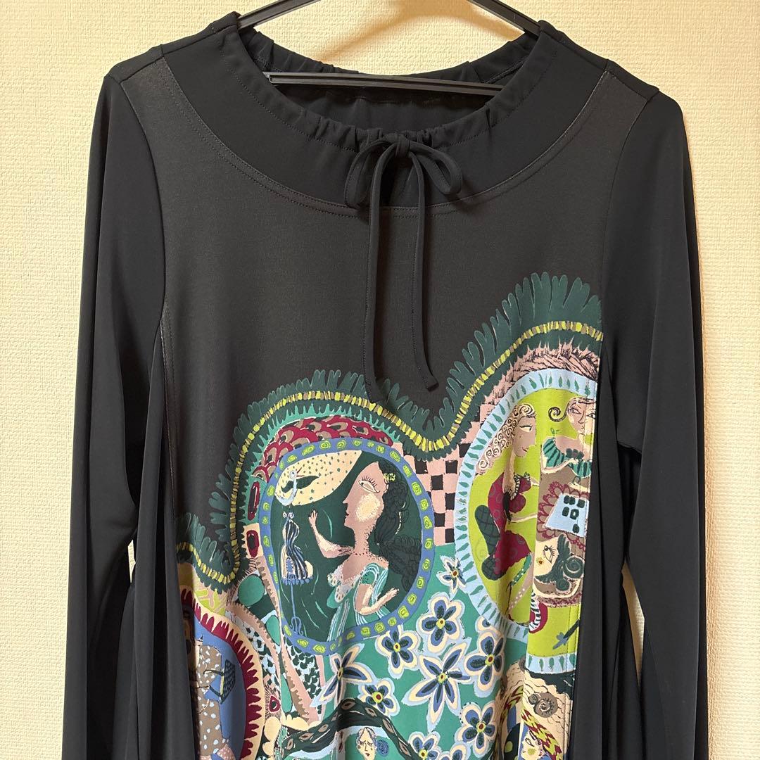 【未使用に近い】✨トクコプルミエヴォル✨黒地に前中央メルヘン柄長袖チュニック！