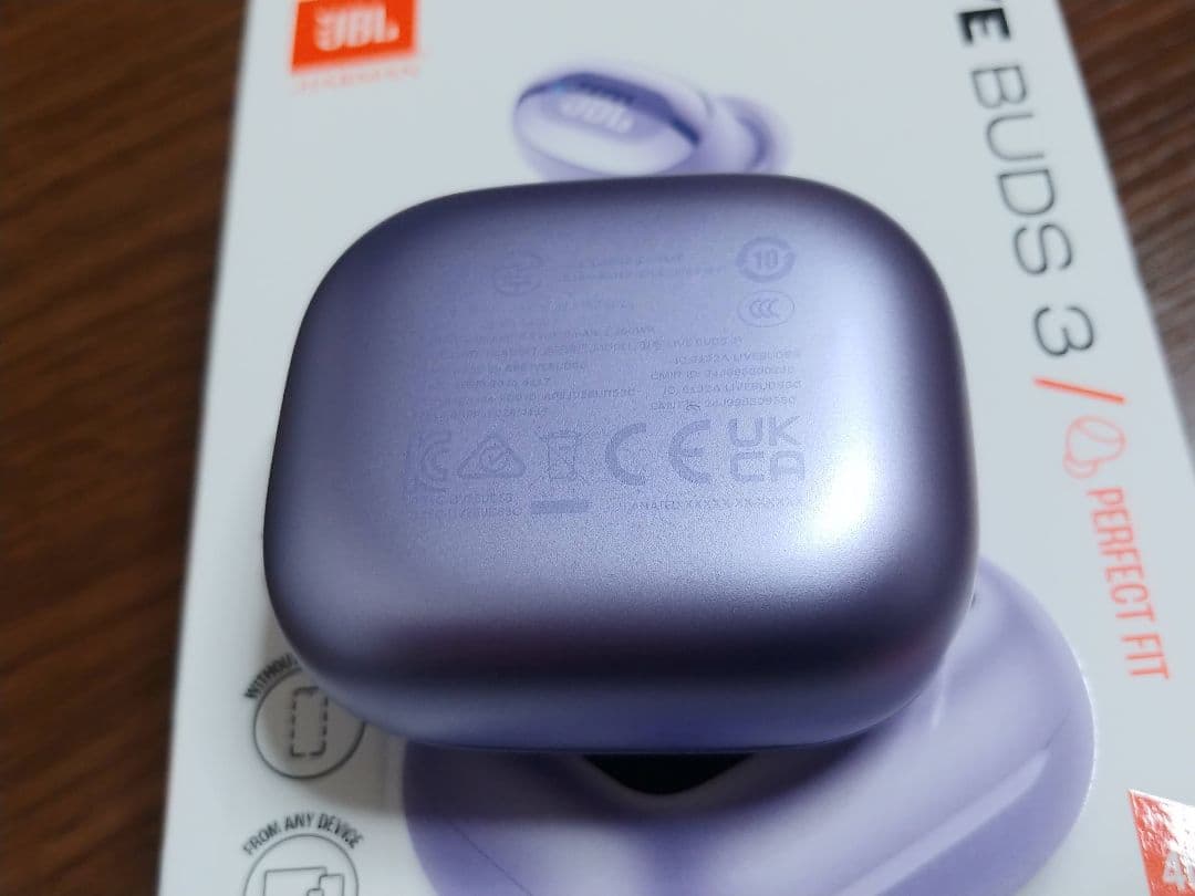 美品 JBL LIVE BUDS 3 パープル ディスプレイ搭載