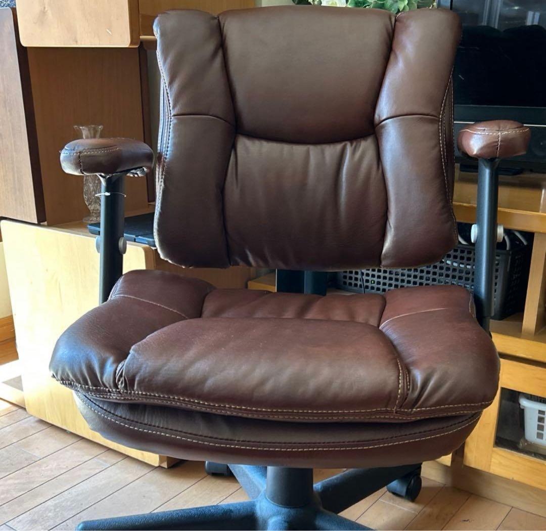 肘付きオフィスチェア　ブラウン
