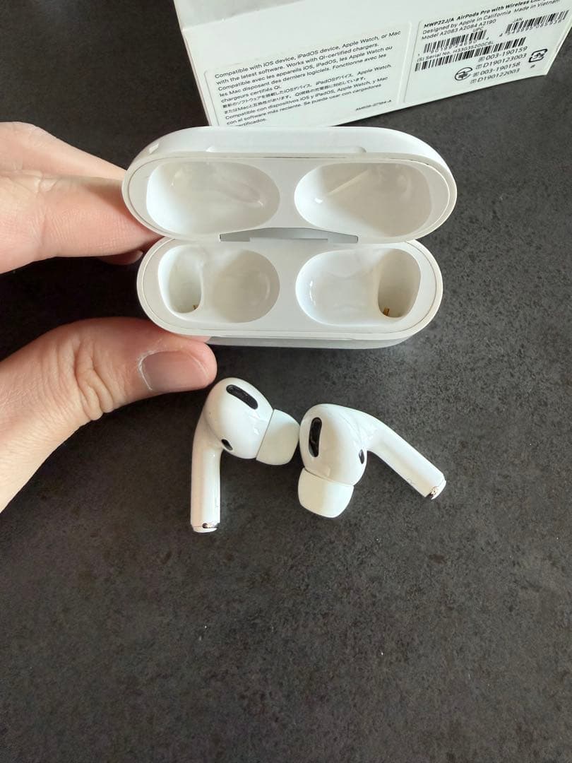【美品】AirPods Pro 本体 保属品全部付き