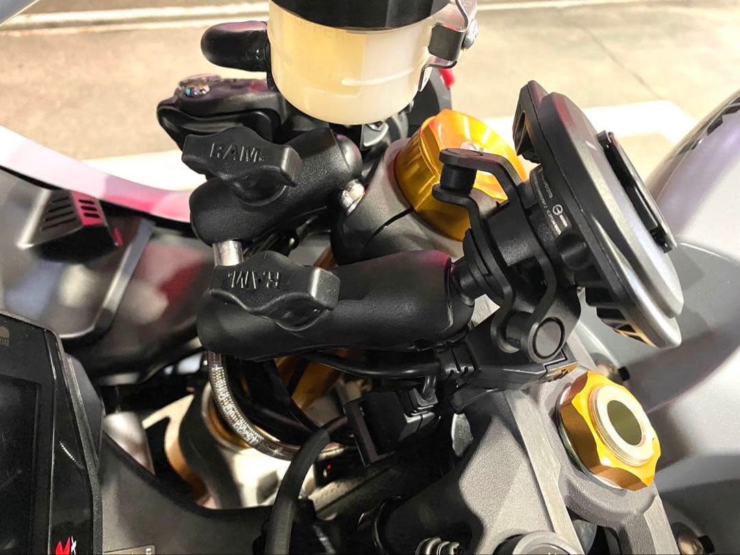 QUAD LOCK バイク ワイヤレス 充電 防振 スマホ ホルダー