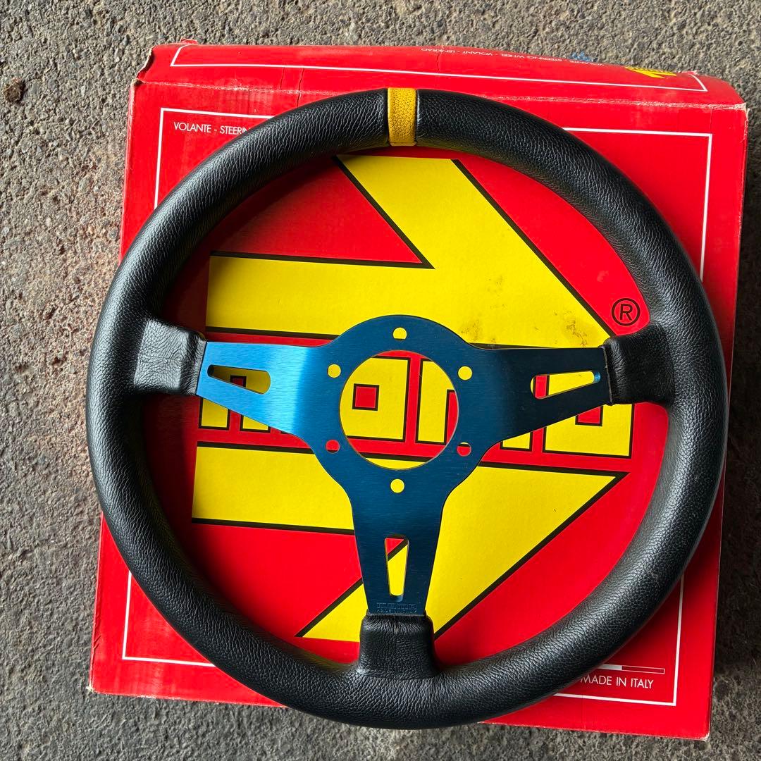 momo ステアリングホイール 未使用品