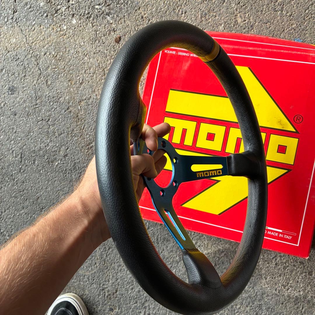 momo ステアリングホイール 未使用品