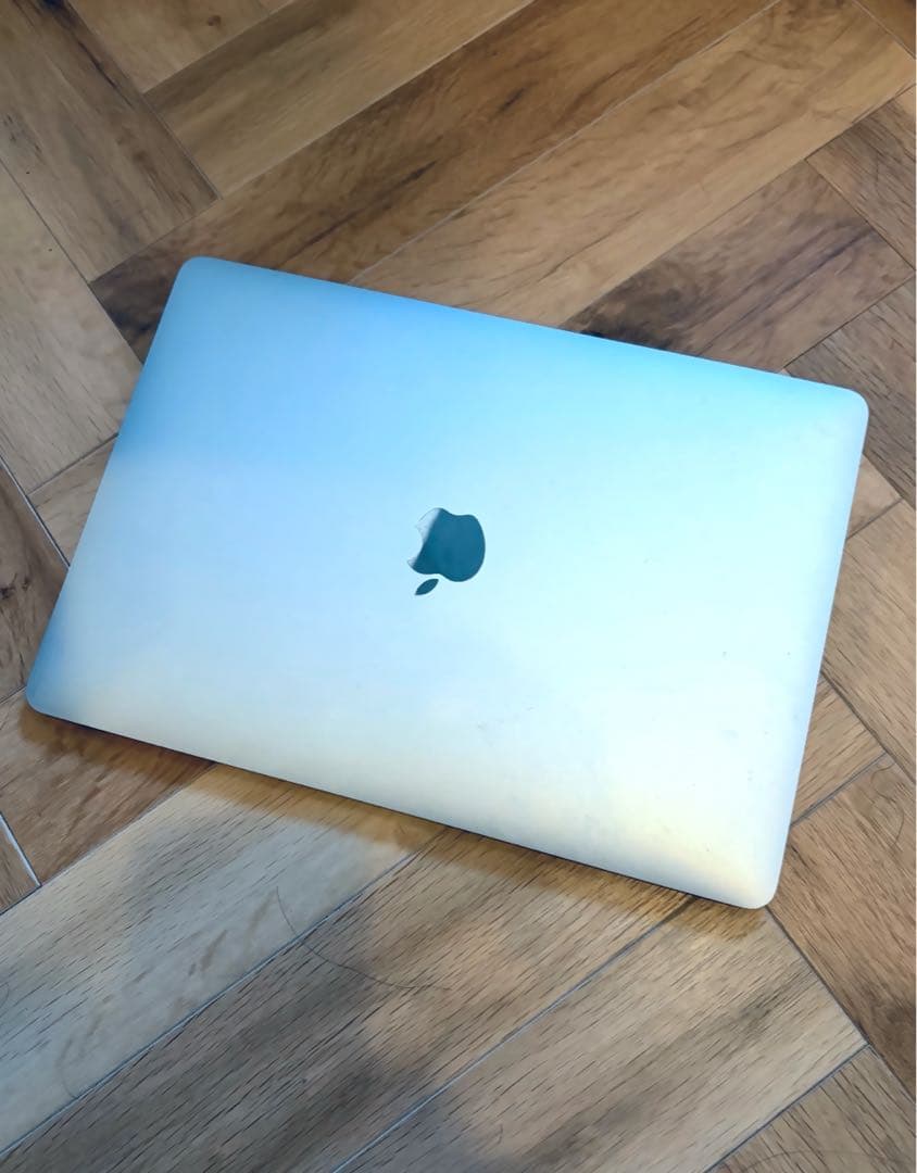 MacBook Air 2020 Intel Core i7 / 13インチ