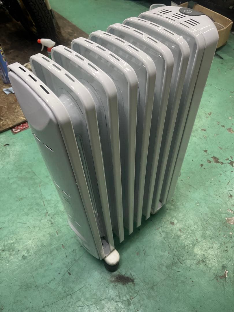 デロンギオイルヒーター　アミカルド　オイルヒーター　ダークグレー