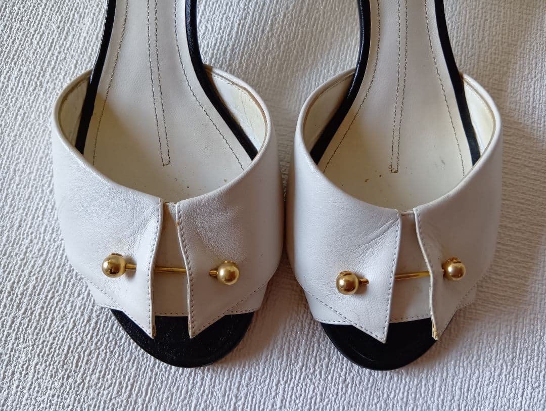 CHANEL ホワイトミュール　 38サイズ