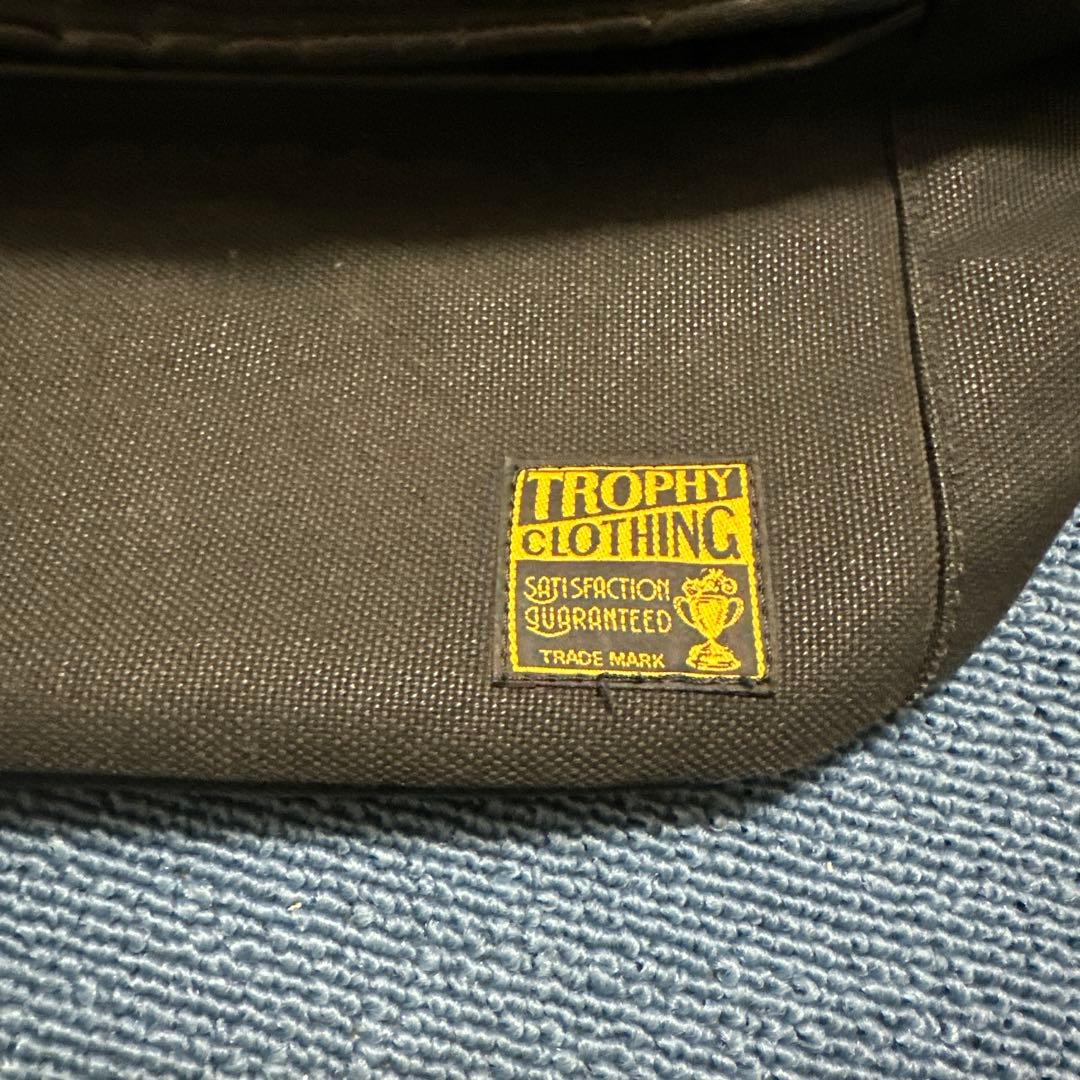 TROPHY CLOTHING ブラックショルダーバッグ