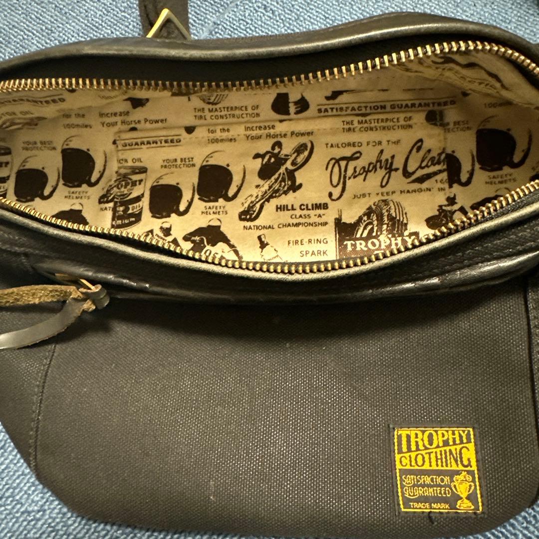 TROPHY CLOTHING ブラックショルダーバッグ