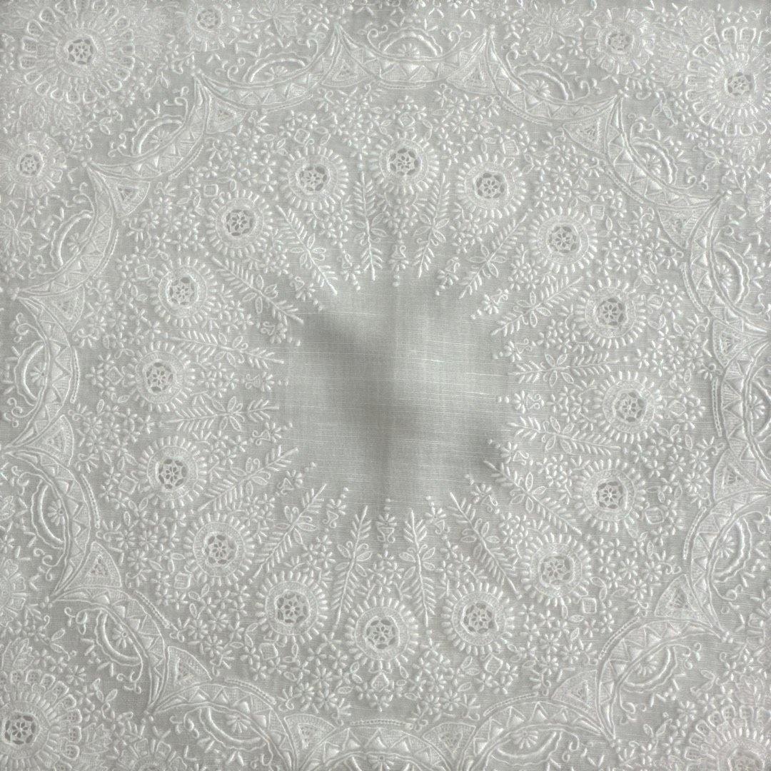 スワトウ　白のハンカチ　刺繍が美しい　中国汕頭　アンティーク