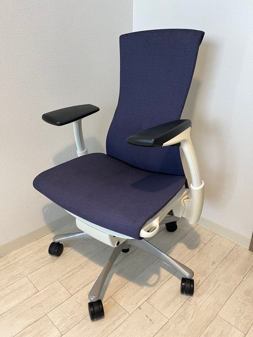 ハーマンミラー　エンボディチェア　ホワイト ネイビー
