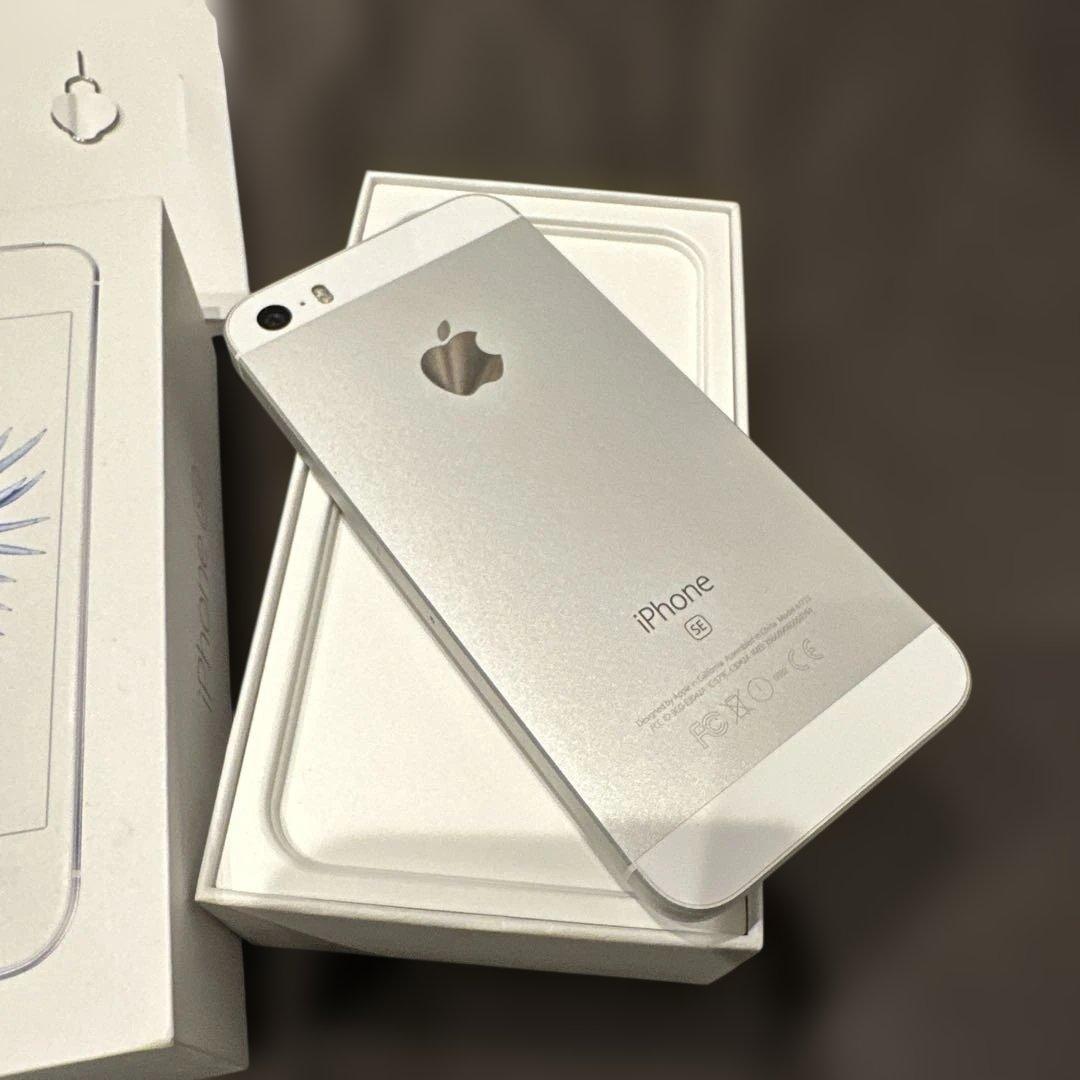 レア★Apple iPhoneSE 32GBシルバー本体ケース箱付きdocomo
