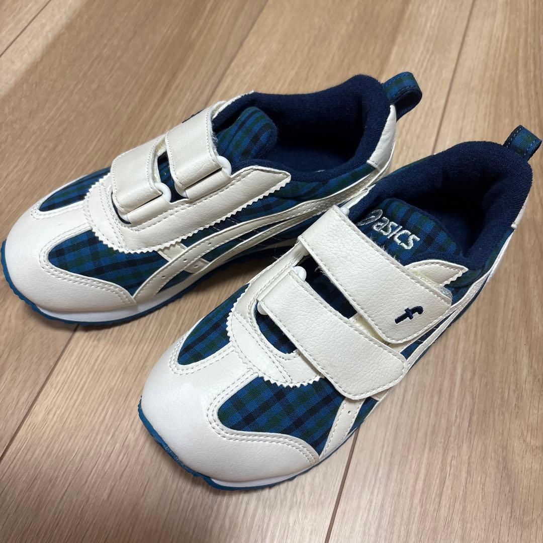 未使用近い　ファミリア　スニーカー　19cm