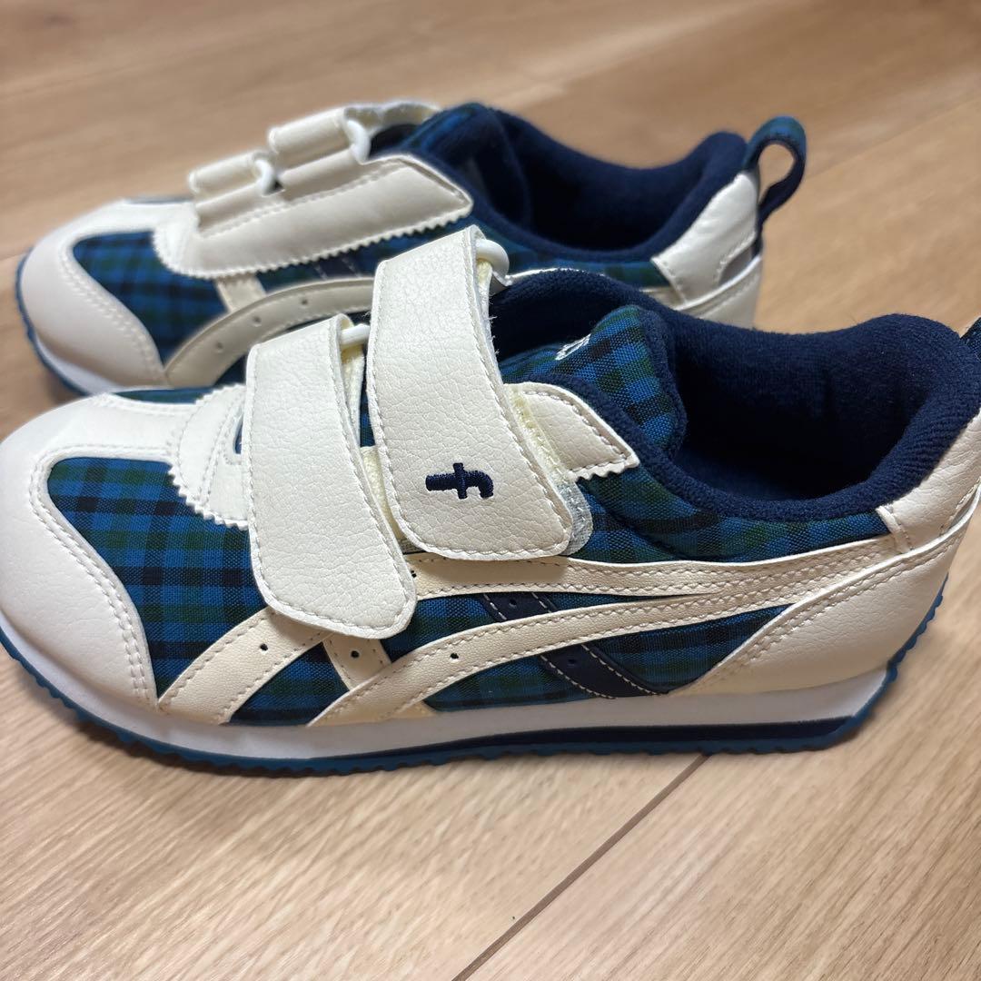 未使用近い　ファミリア　スニーカー　19cm