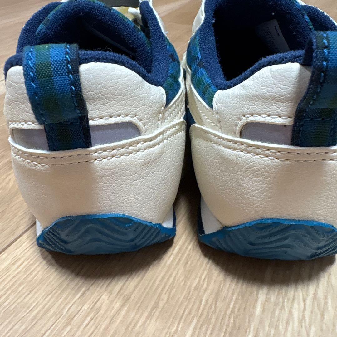 未使用近い　ファミリア　スニーカー　19cm