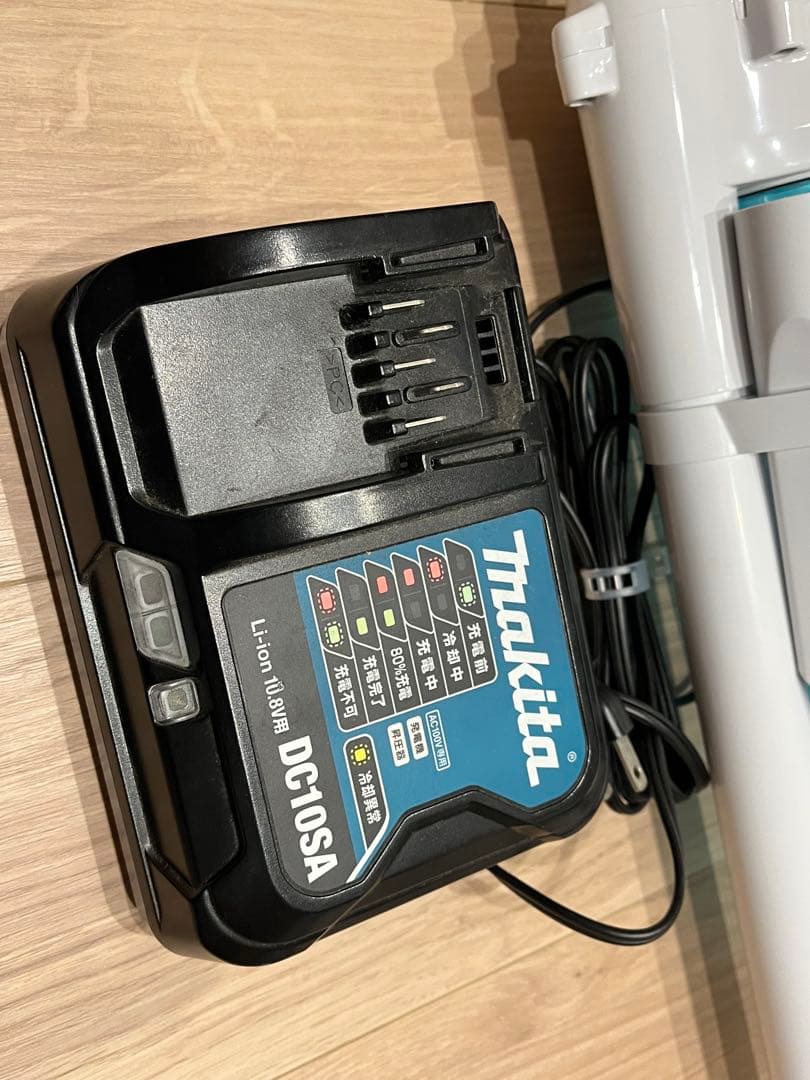 Makita マキタ 充電式クリーナ CL108FD